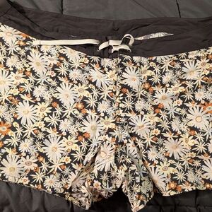 Patagonia Women's Wavefarer Boardshorts -   Floral Pattern